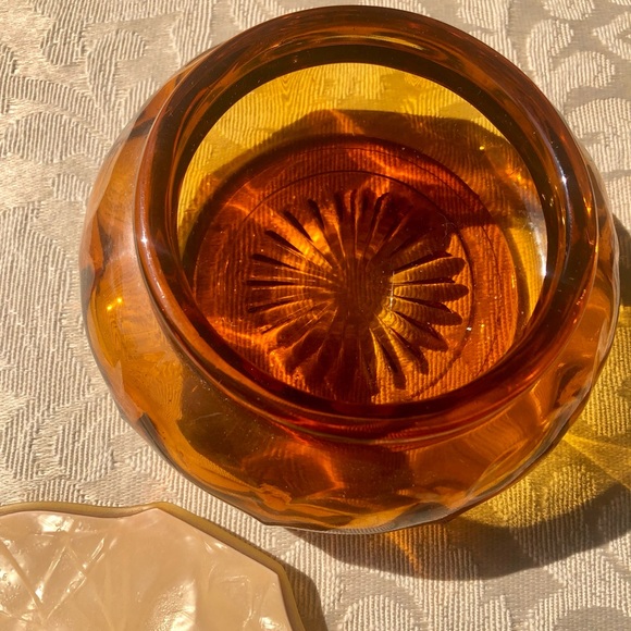 Vintage/Antique Amber Coloured Glass Powder Jar with Lid for Loose makeup powder - Picture 5 of 7
